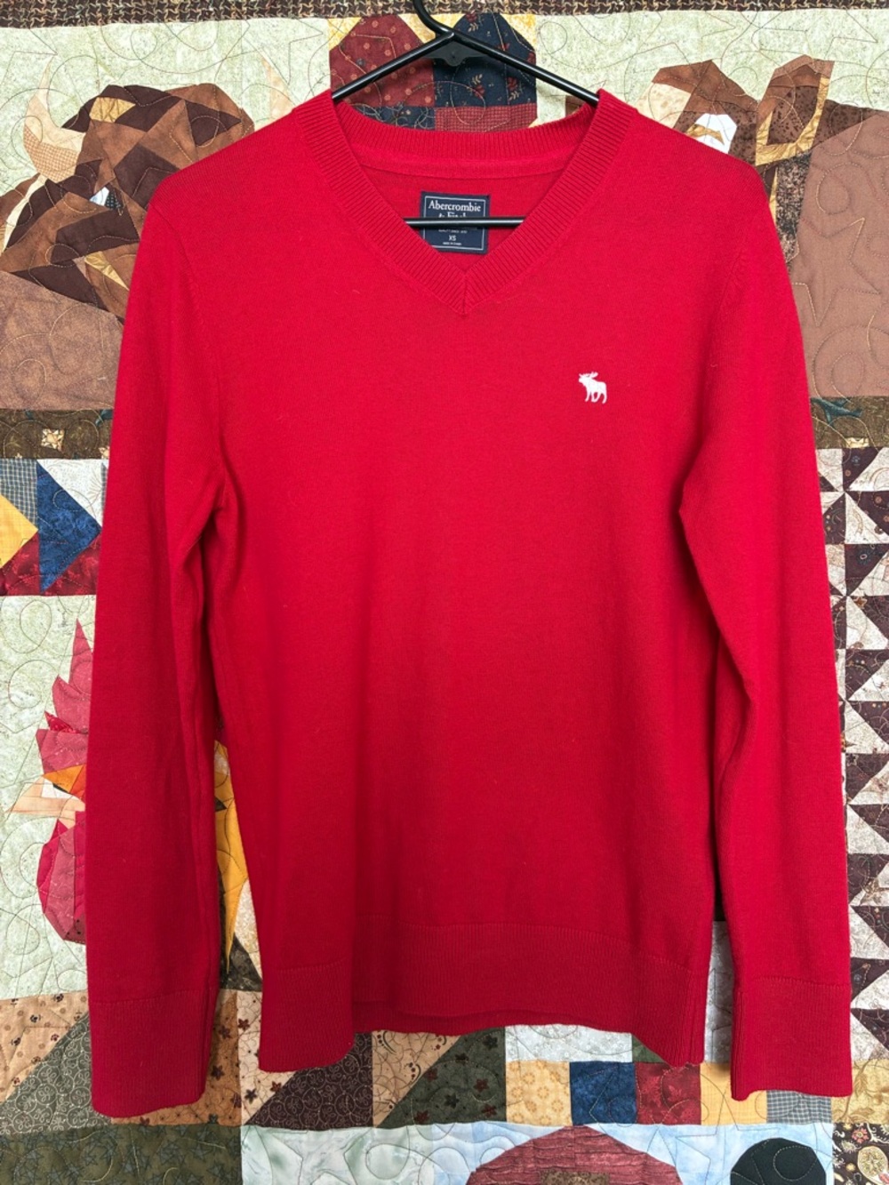 Abercrombie & Fitch Men's Bright Red V‑Neck Sweater
